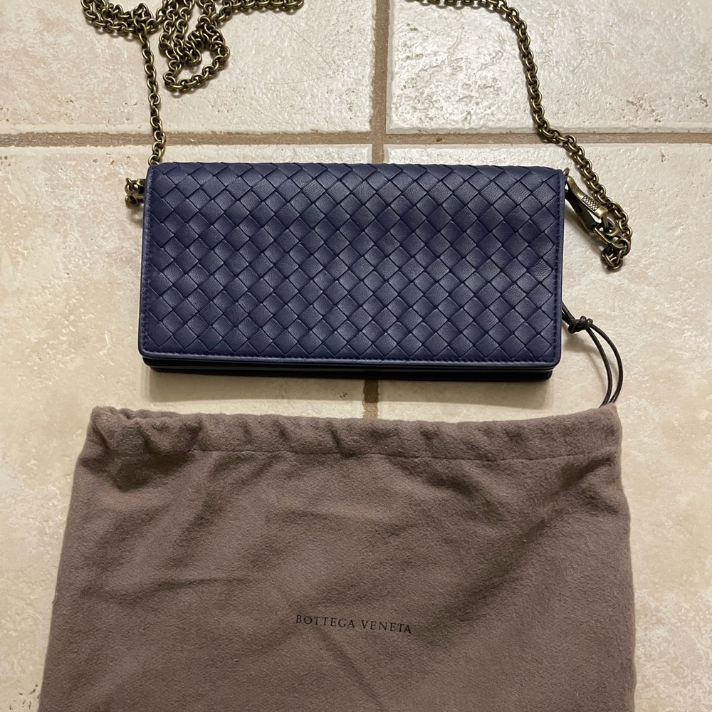 Bottega Veneta Intrecciato Wallet on Chain